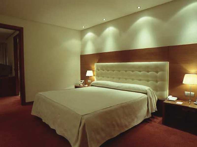 Silken Coliseum Hotel Santander Habitación foto